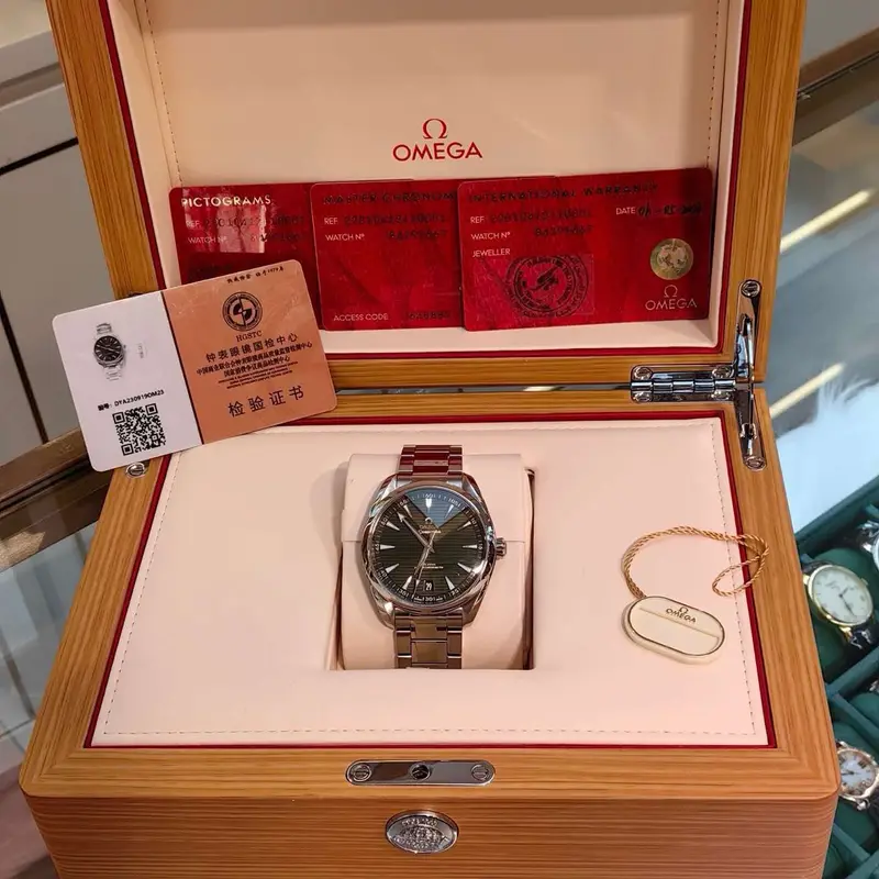 Omega 220.10.41.21.10.001