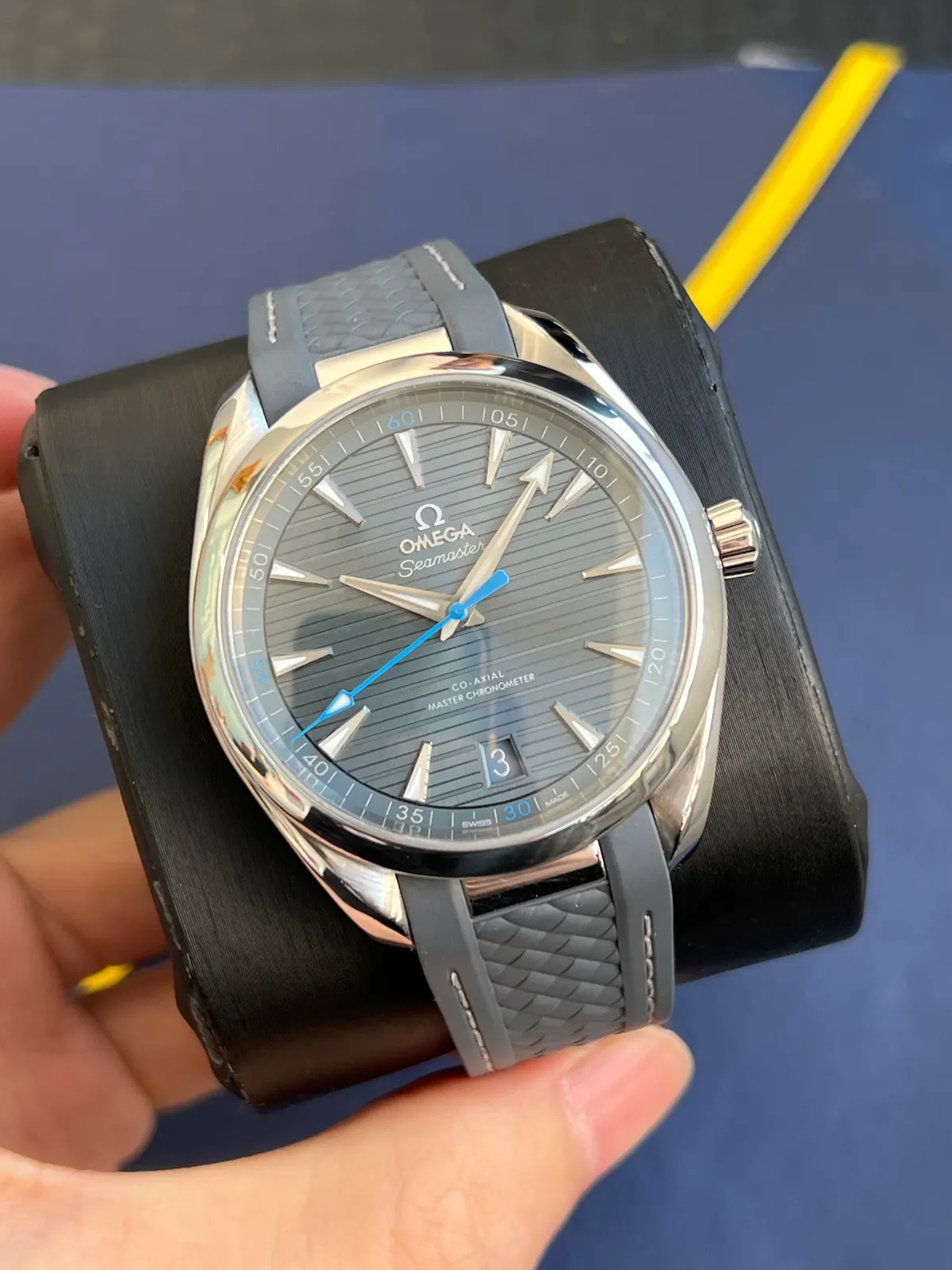 Omega 220.12.41.21.03.002